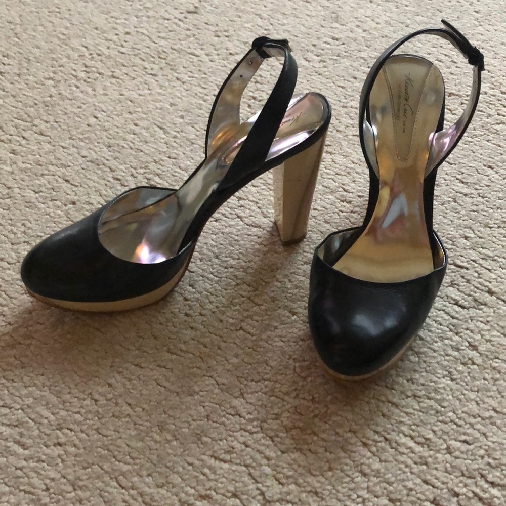Kenneth Cole EUC 4 1/2 inch. Fabulous Wood Heels!